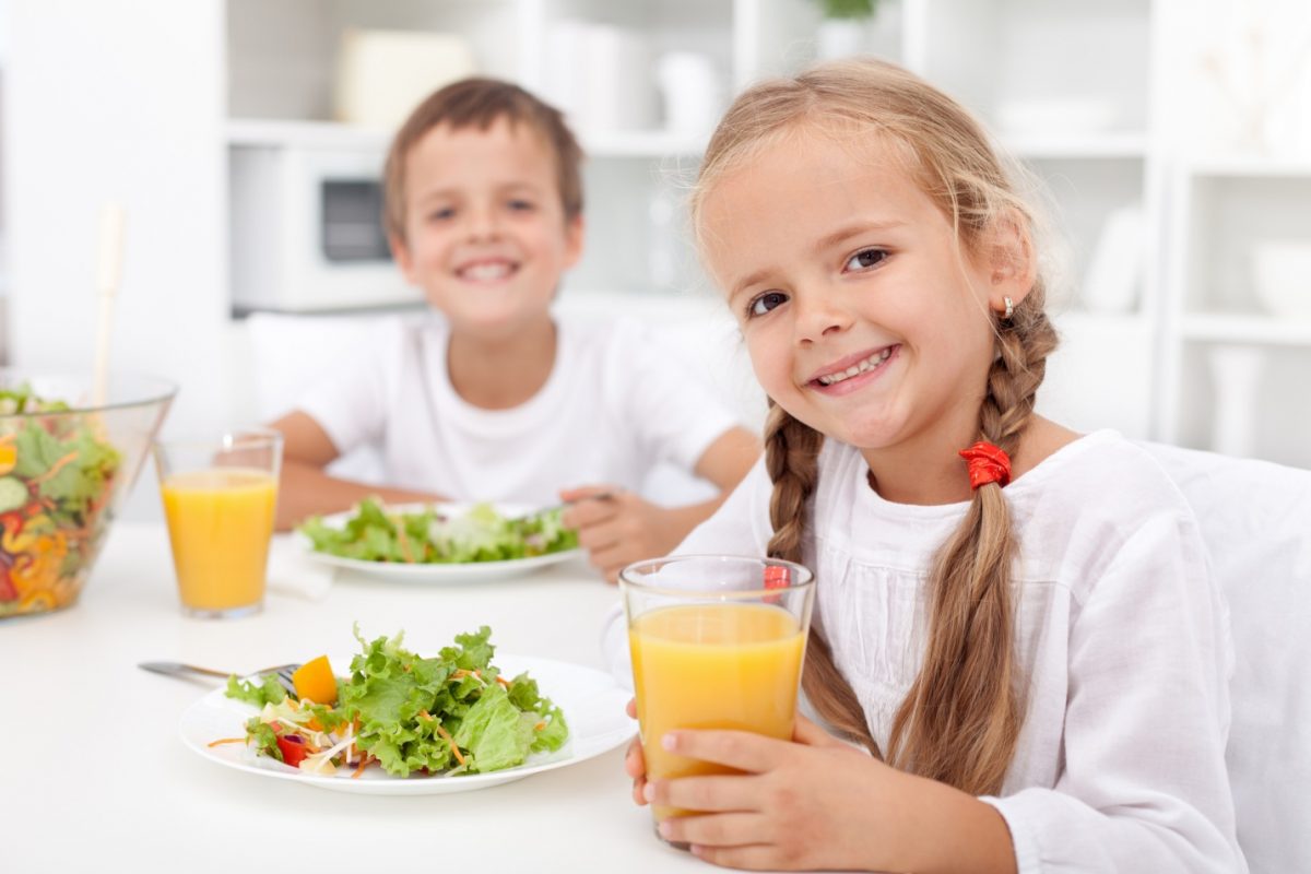 Trẻ dễ bị ngộ độc thức ăn