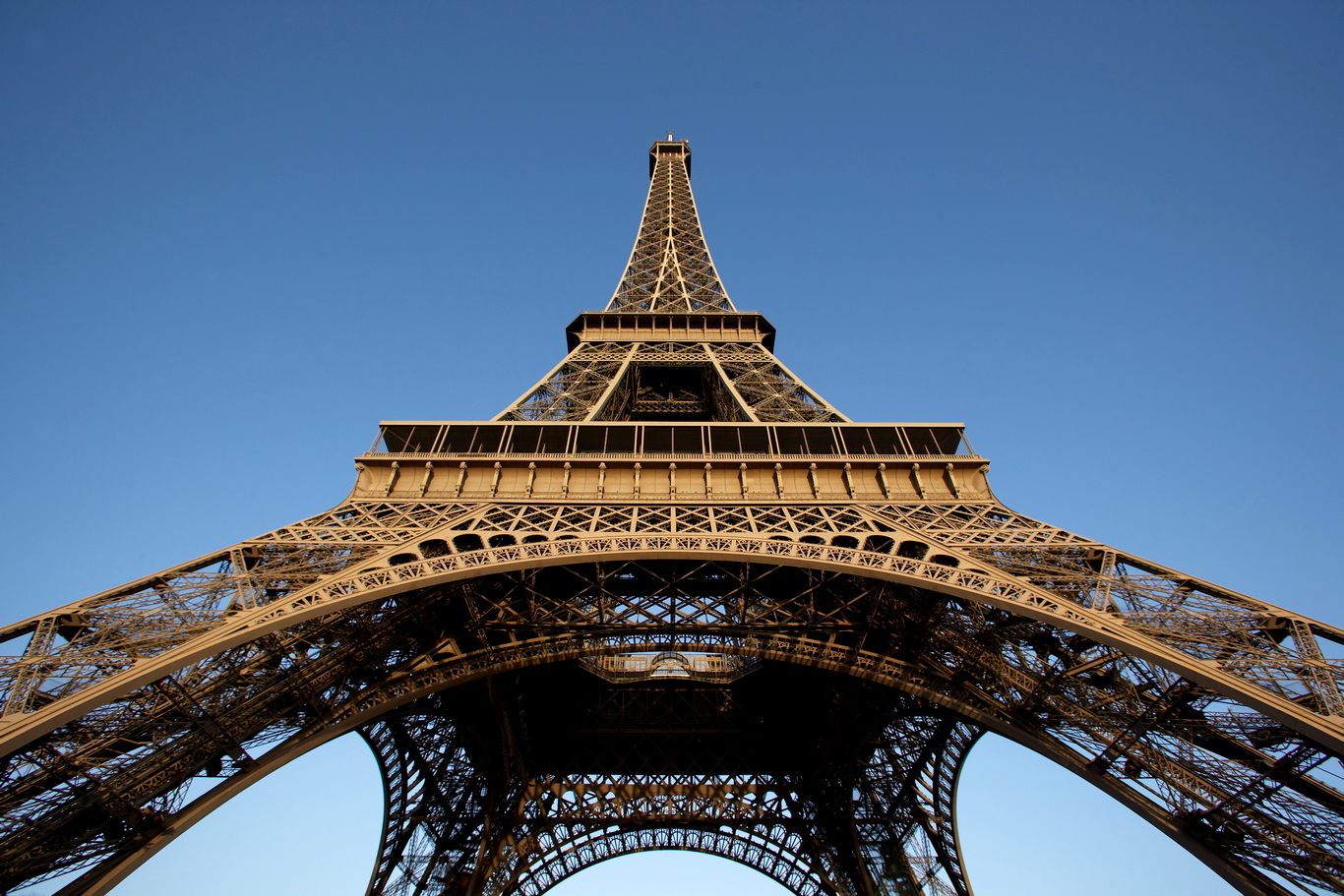 Thông tin cần biết khi du lịch tháp Eiffel