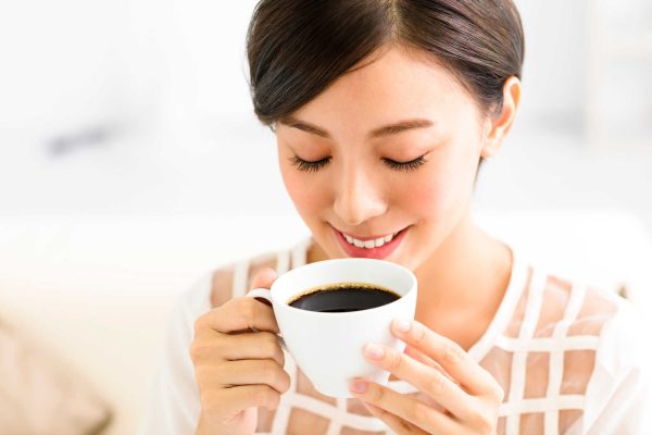 Phụ nữ mang thai cũng cần lưu ý rằng caffeine không chỉ có trong cà phê mà còn ẩn chứa trong các loại thực phẩm khác